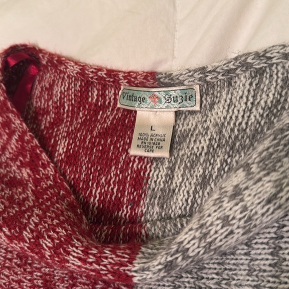 Vintage Suzie ladies sweater size large gray and red (A21) - Picture 3 of 5